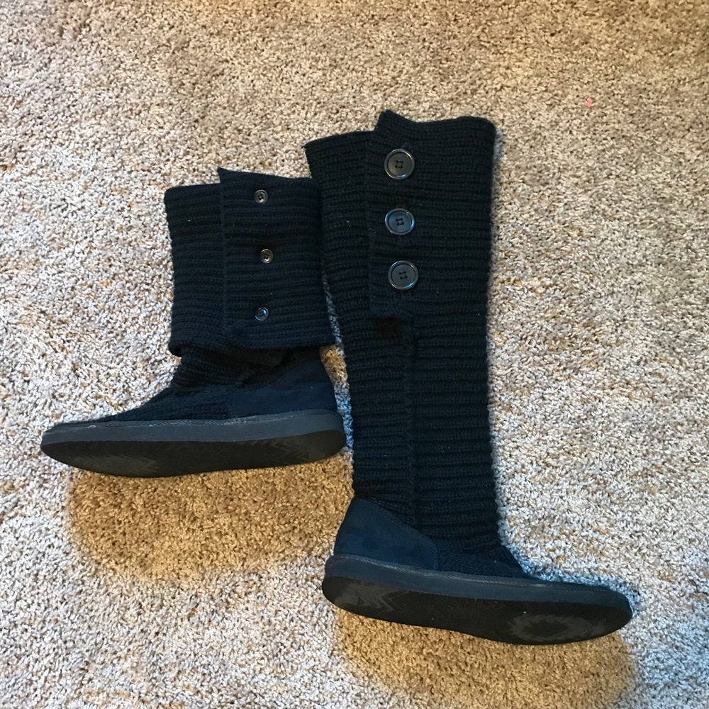 Used boots with buttons
